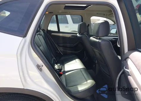 2015 BMW X1 Sdrive28I z USA, uszkodzony, nr VIN WBAVM1C55FV315327